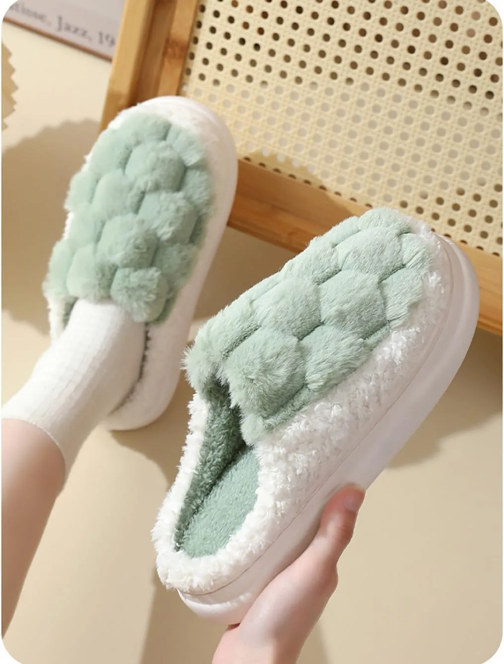 HANDKEI Women's Slippers Non slip Plush Plush Slippers Couple Indoor Home Slippers