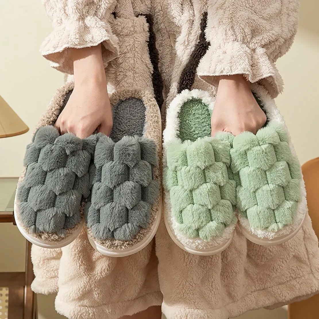 HANDKEI Women's Slippers Non slip Plush Plush Slippers Couple Indoor Home Slippers