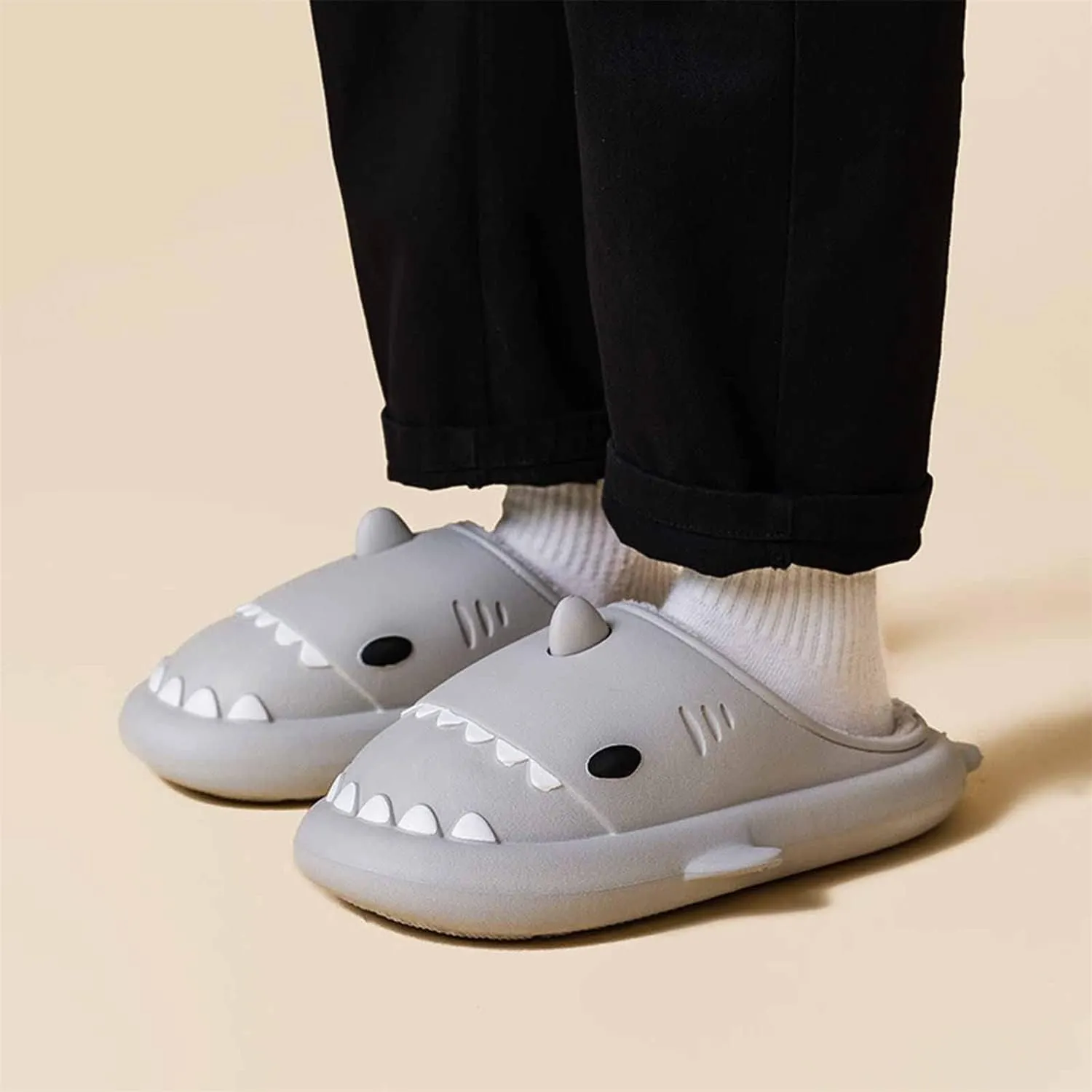 Shark Slides Winter Fluffy Plush Shark Slippers, Winter Cloud Slides Shark Slippers Adults Nonslip Fuzzy Slippers