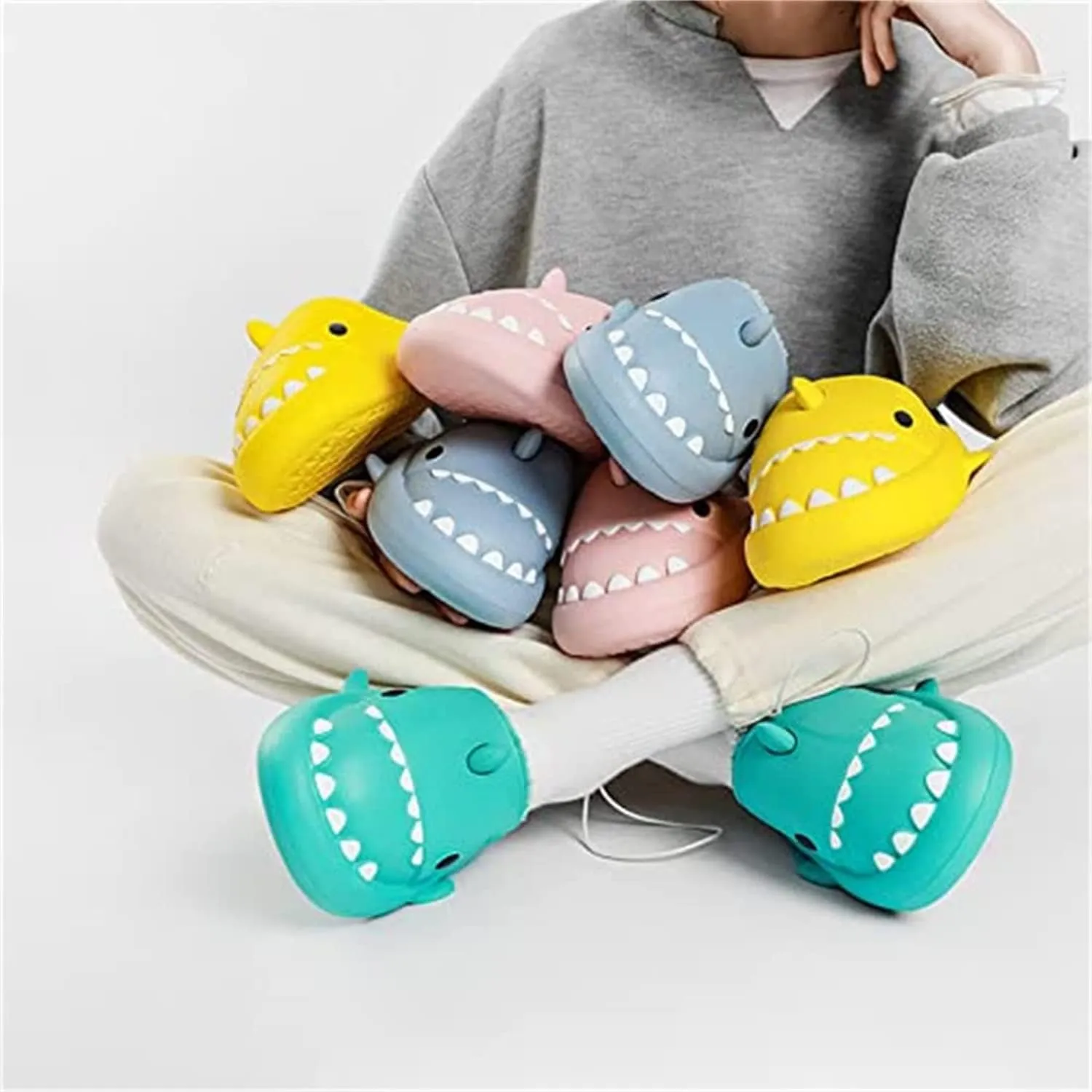 Shark Slides Winter Fluffy Plush Shark Slippers, Winter Cloud Slides Shark Slippers Adults Nonslip Fuzzy Slippers